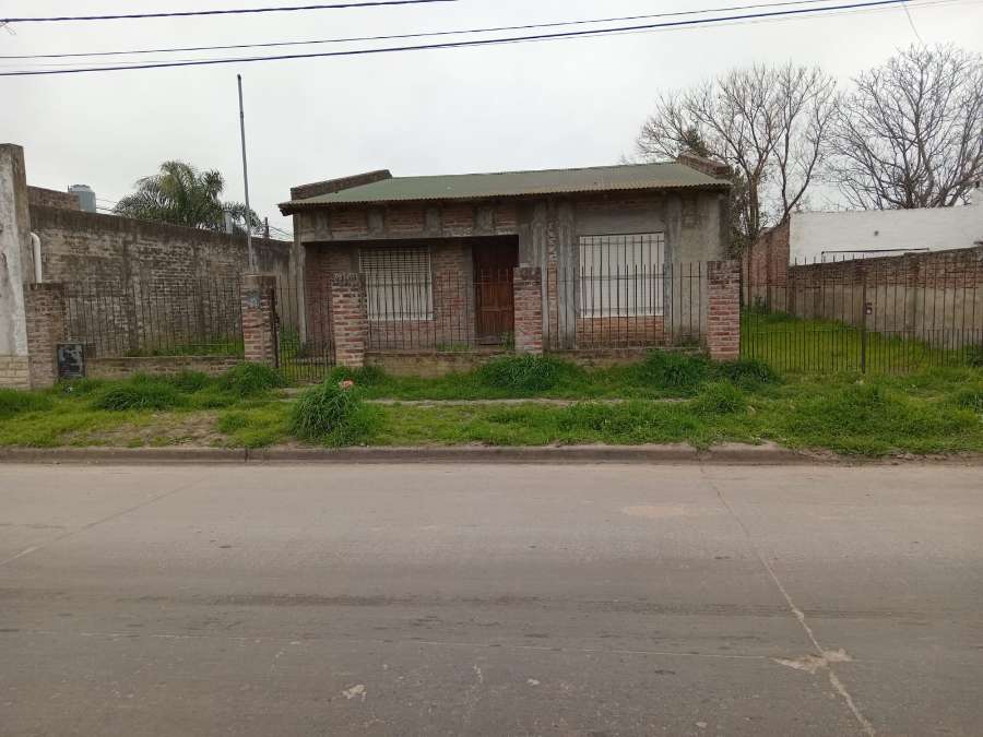 Casa en Lobos en Venta · dueño directo · 2 dorm · 4 cocheras · 336 m² de lote - Imagen 1