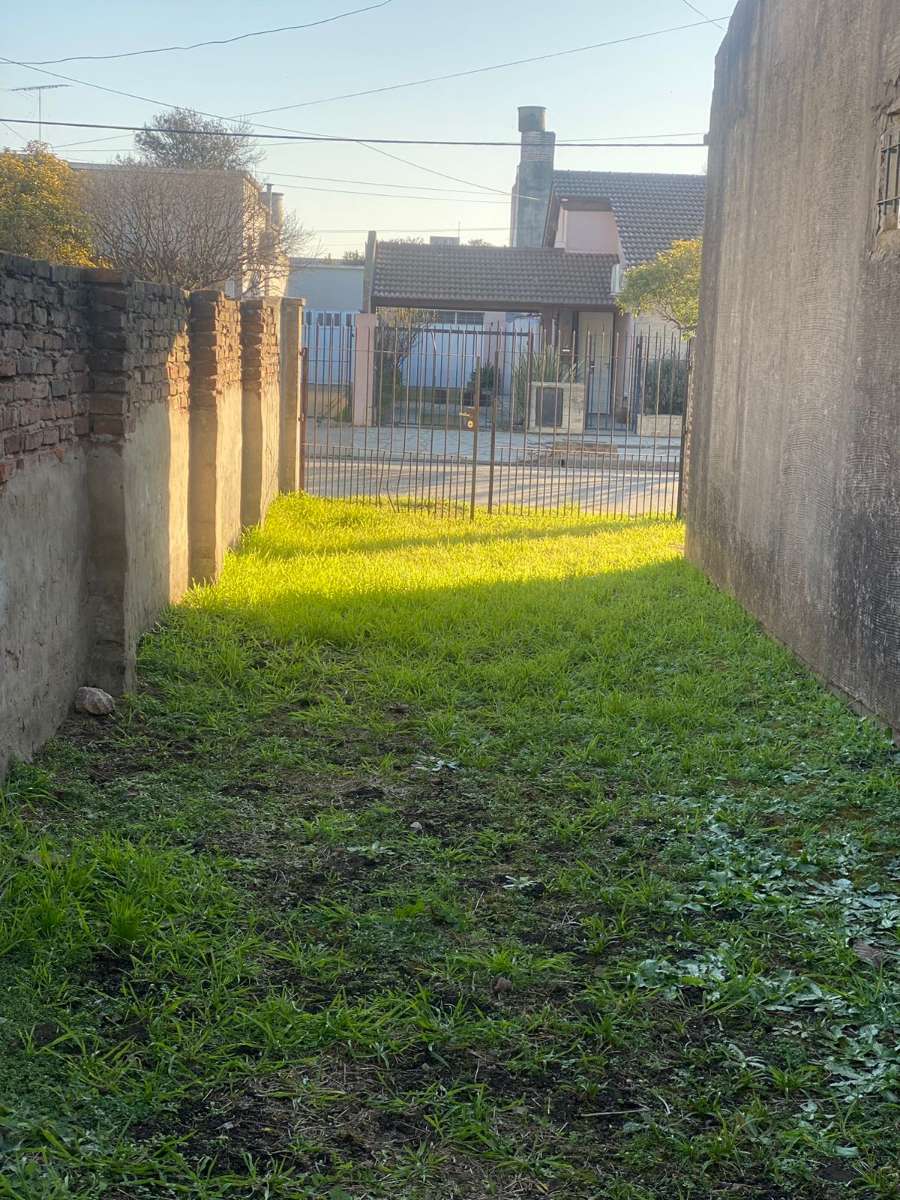 Casa en Lobos en Venta · dueño directo · 2 dorm · 4 cocheras · 336 m² de lote - Imagen 3