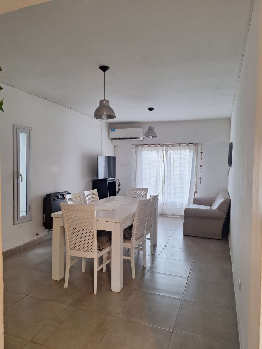 Vendo Casa En Sector Oeste - Casa en Venta en Río Cuarto con 4 dorm. - imagen 2