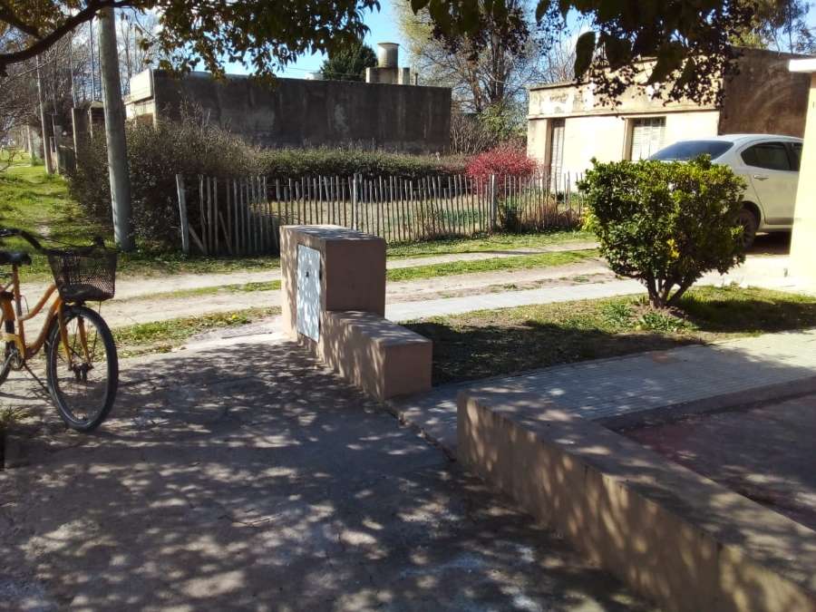 Casa disponible para la en Venta en Coronel Pringles · dueño directo · 2 dorm · 3 ambientes · 2 cocheras - Imagen 3