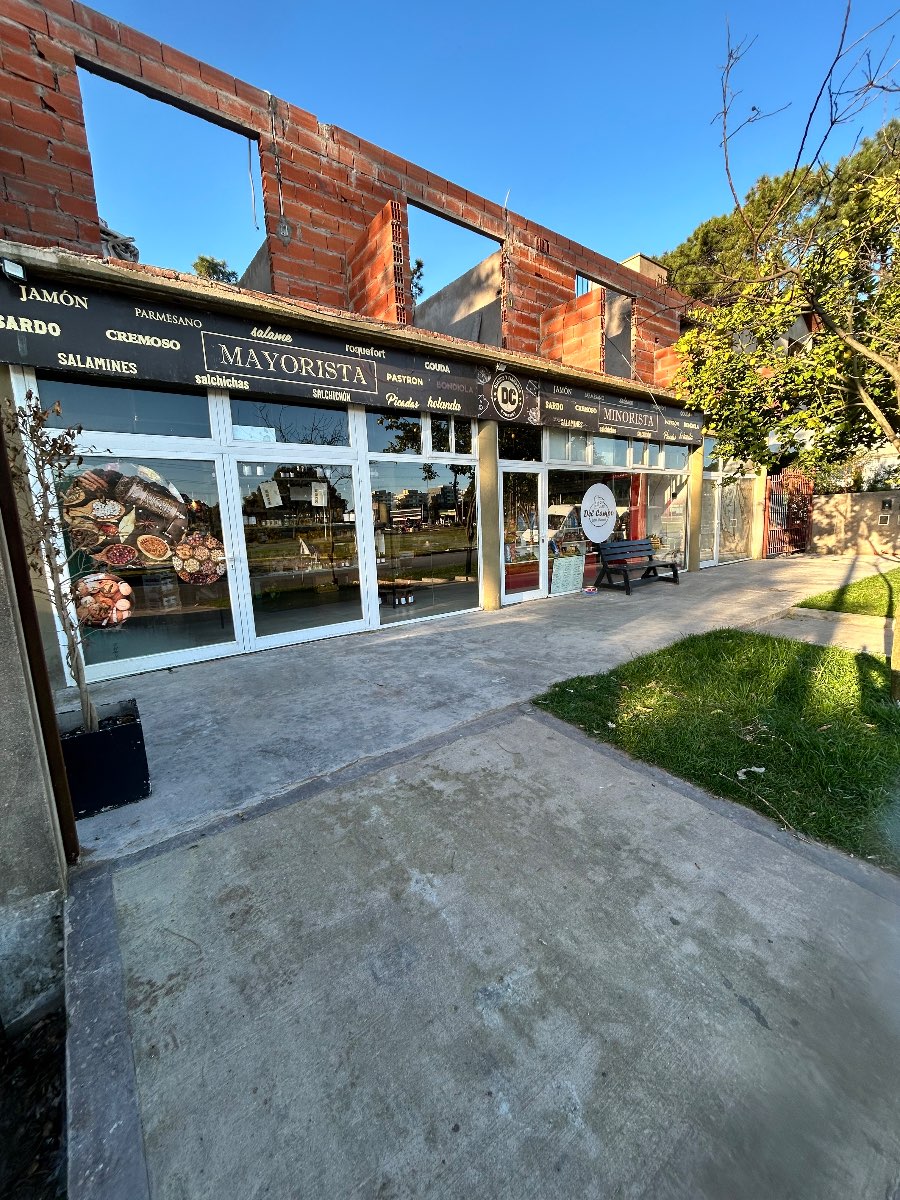 Excelente Casa en Pinamar en Venta · dueño directo · cochera - Imagen 1