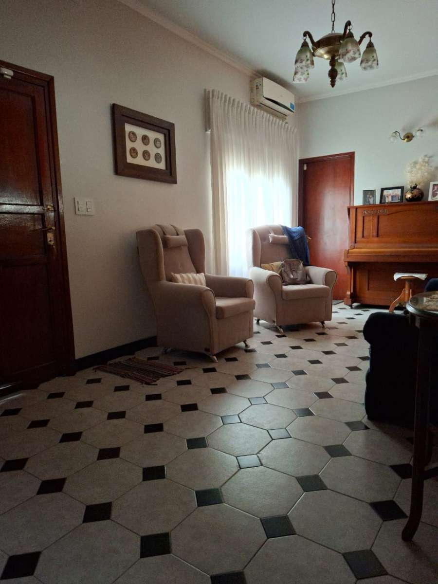 Vendo Hermosa Casa En Barrio Ate - Casa en Venta en Río Cuarto con 3 dorm., 138 m2 cubiertos y 250 m2 totales - imagen 3