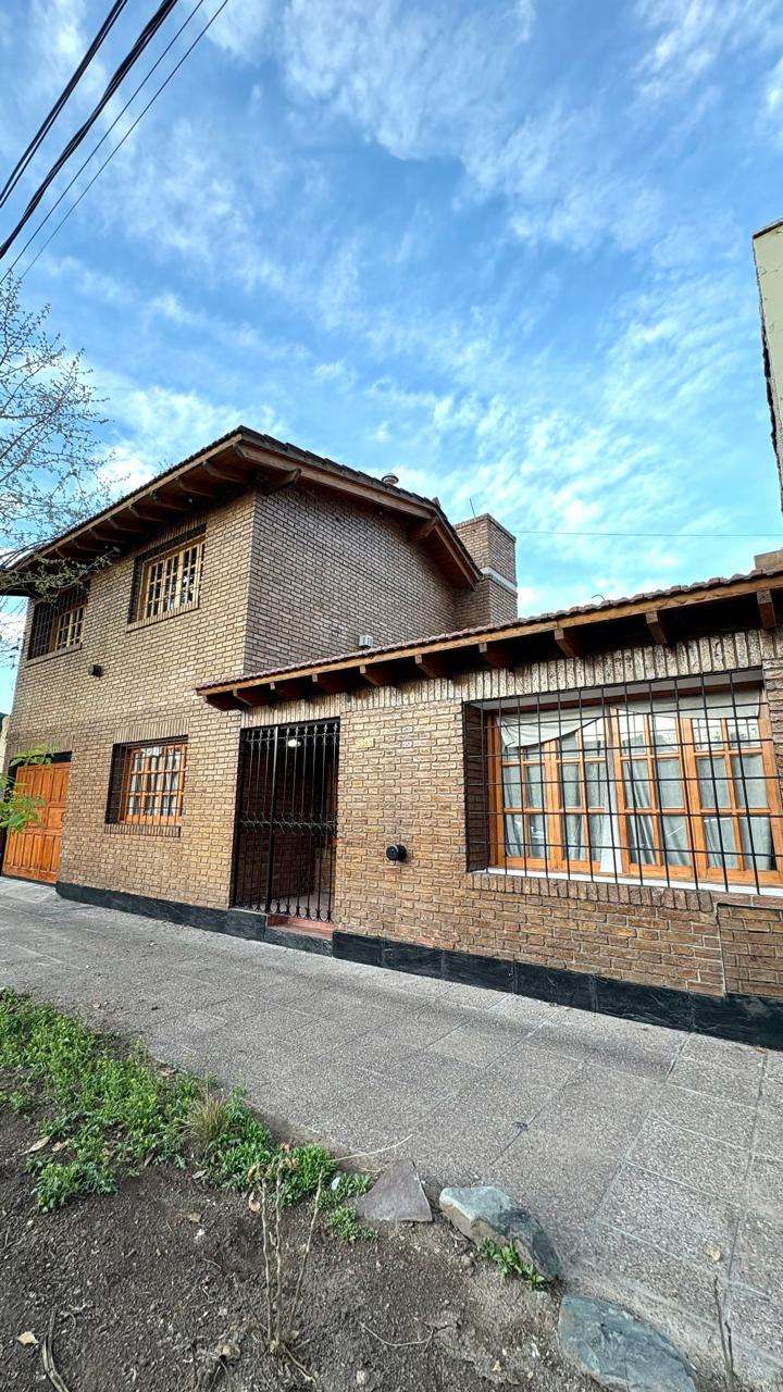 Se Alquila Hermosa Casa De Ladrillo Visto Con Ubicacin Privilegiada!! Calle 25 De Mayo, Cuarta Sec - Casa en Alquiler en Mendoza con 3 dorm. y 6 amb. - imagen 6