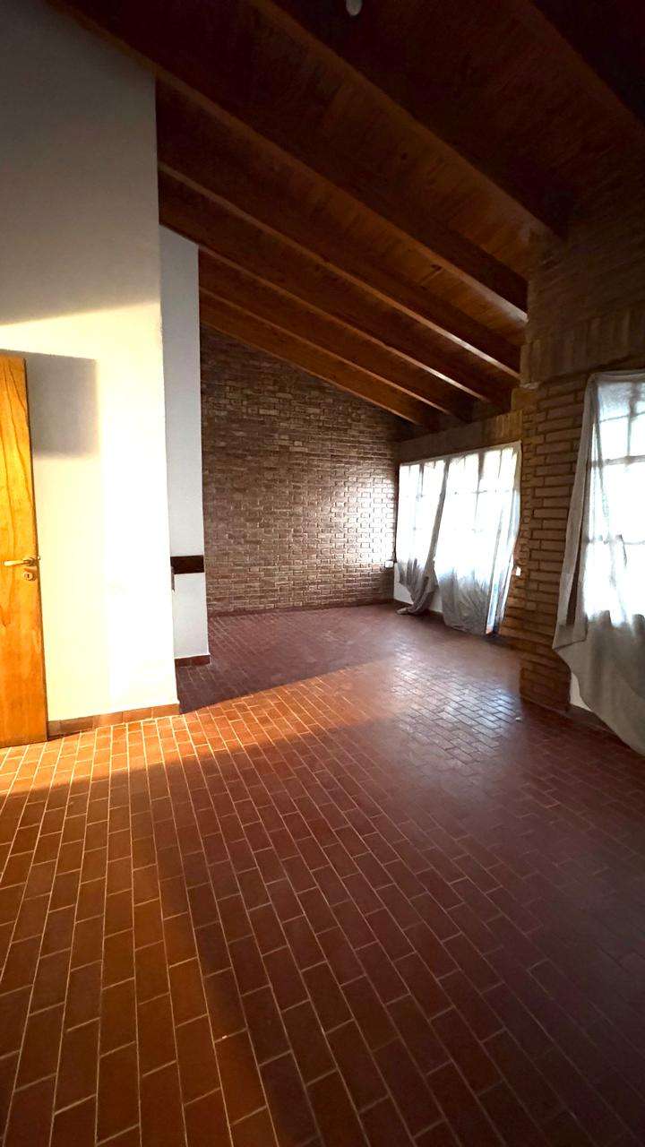 Se Alquila Hermosa Casa De Ladrillo Visto Con Ubicacin Privilegiada!! Calle 25 De Mayo, Cuarta Sec - Casa en Alquiler en Mendoza con 3 dorm. y 6 amb. - imagen 3