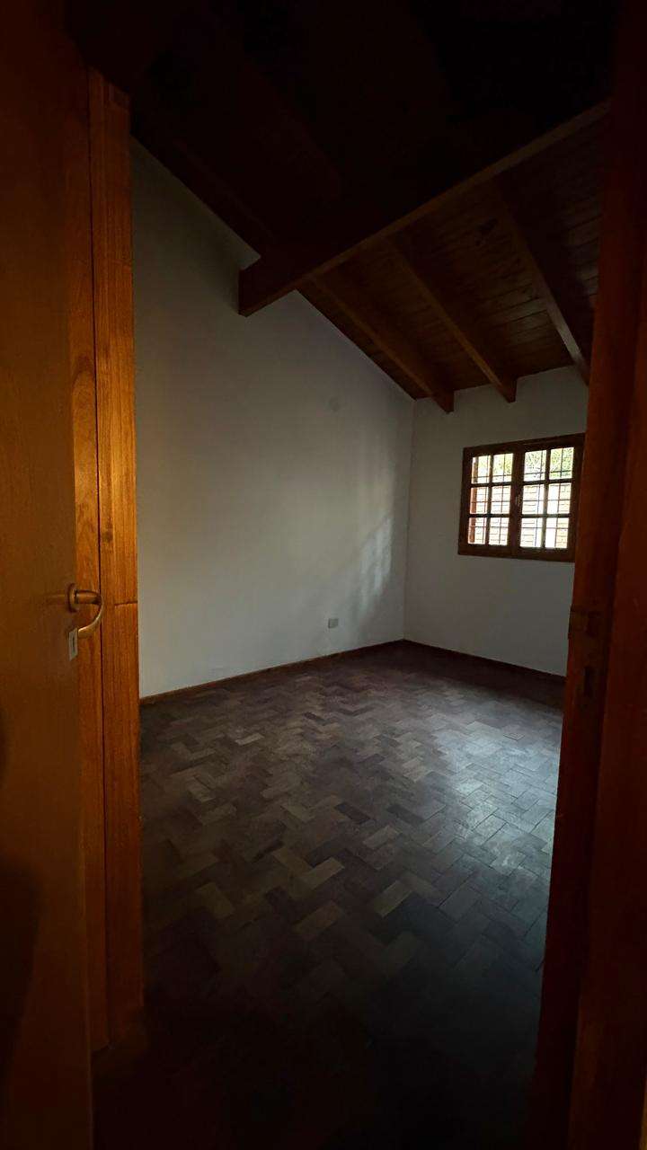 Se Alquila Hermosa Casa De Ladrillo Visto Con Ubicacin Privilegiada!! Calle 25 De Mayo, Cuarta Sec - Casa en Alquiler en Mendoza con 3 dorm. y 6 amb. - imagen 2
