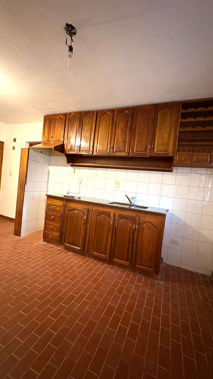 Se Alquila Hermosa Casa De Ladrillo Visto Con Ubicacin Privilegiada!! Calle 25 De Mayo, Cuarta Sec - Casa en Alquiler en Mendoza con 3 dorm. y 6 amb. - imagen 5
