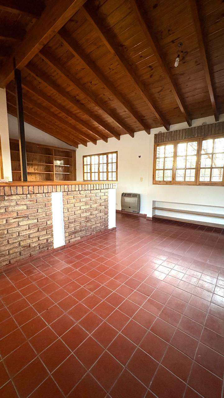 Se Alquila Hermosa Casa De Ladrillo Visto Con Ubicacin Privilegiada!! Calle 25 De Mayo, Cuarta Sec - Casa en Alquiler en Mendoza con 3 dorm. y 6 amb. - imagen 7