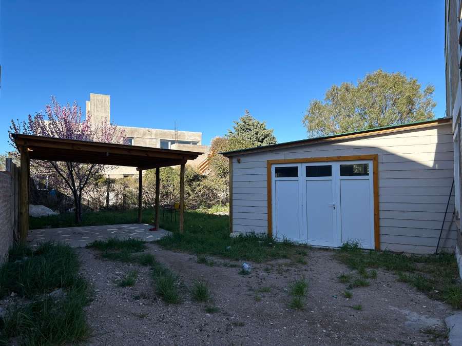 Comprar Casa en Sierra Grande · dueño directo · 2 dorm · cochera · 360 m² de lote - Imagen 2