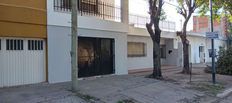 Casa en Villa Constitucion para en Venta · dueño directo · 4 o más dorm · cochera · 317 m² de lote - Imagen 1