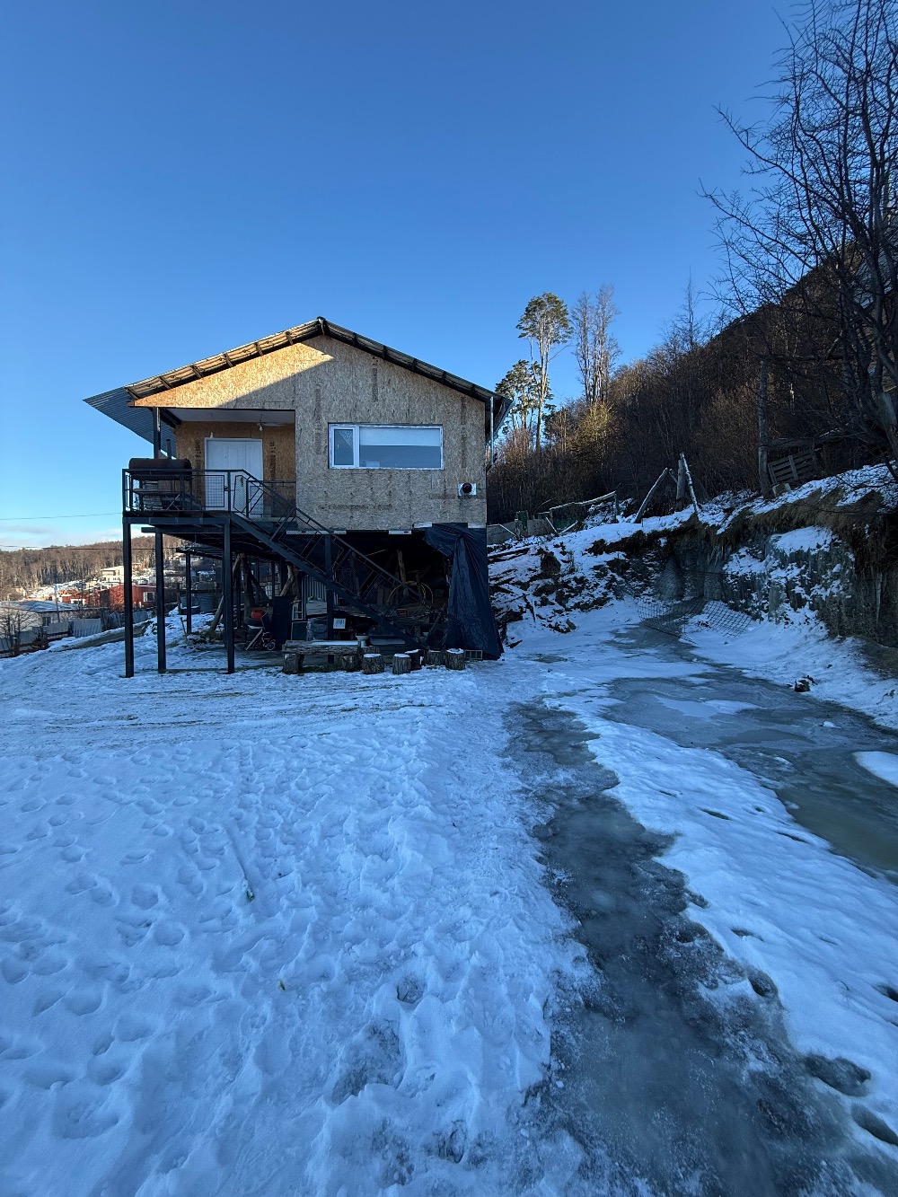 Casa en Ushuaia: en Venta · barrio con seguridad · dueño directo · 4 o más dorm · cochera - Imagen 2