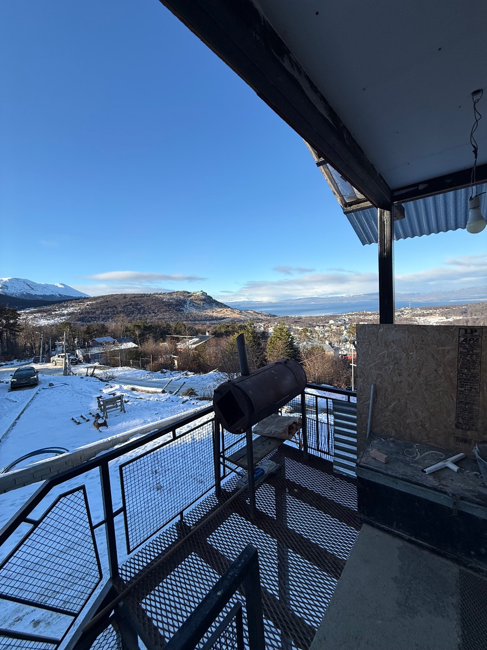 Casa en Ushuaia: en Venta · barrio con seguridad · dueño directo · 4 o más dorm · cochera - Imagen 3