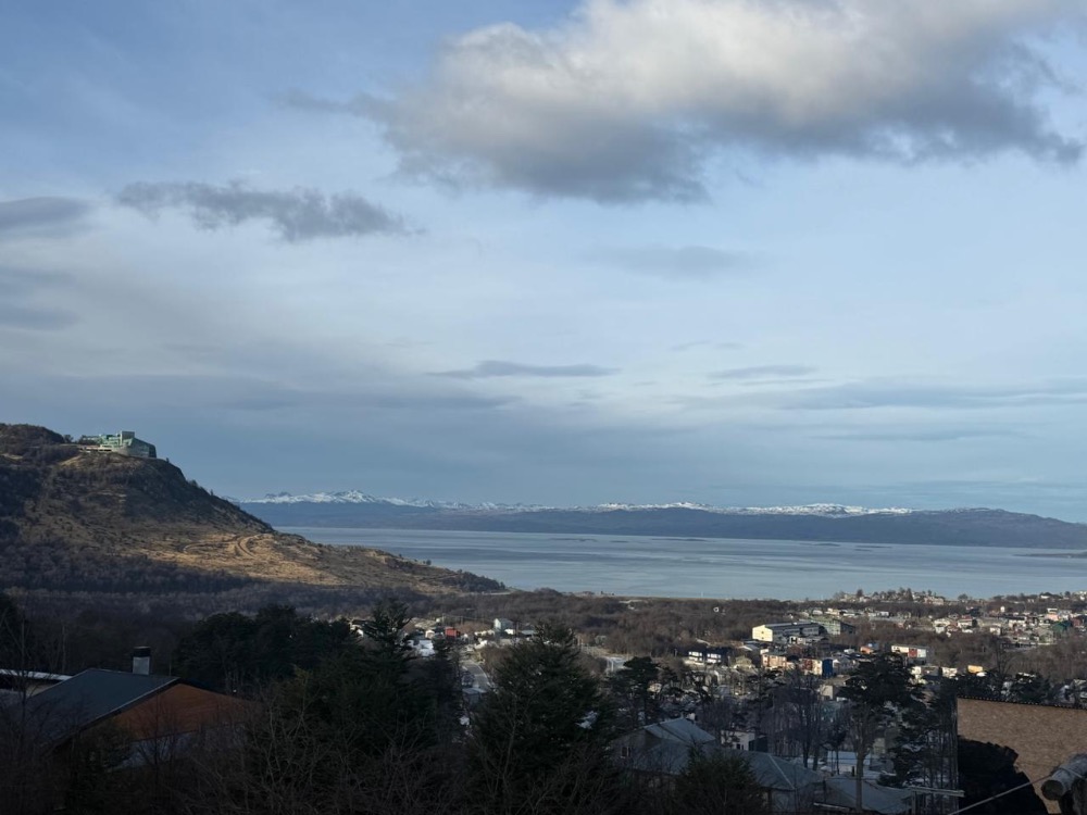 Casa en Ushuaia: en Venta · barrio con seguridad · dueño directo · 4 o más dorm · cochera - Imagen 4