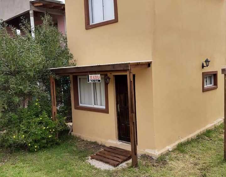 Excelente Casa en Villa Gesell en Temporario · dueño directo · 1 dorm · cochera · 300 m² de lote - Imagen 1