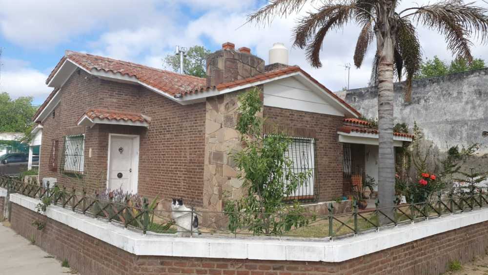 Casa en Venta en Rosario con · dueño directo · 4 o más dorm · cochera · 504 m² de lote - Imagen 1