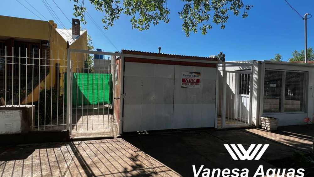 Casa En Venta, Ubicada En Calle Lisandro De La Torre - Casa en Venta en General Alvear con 4 dorm., 6 amb. y 167 m2 cubiertos - imagen 2