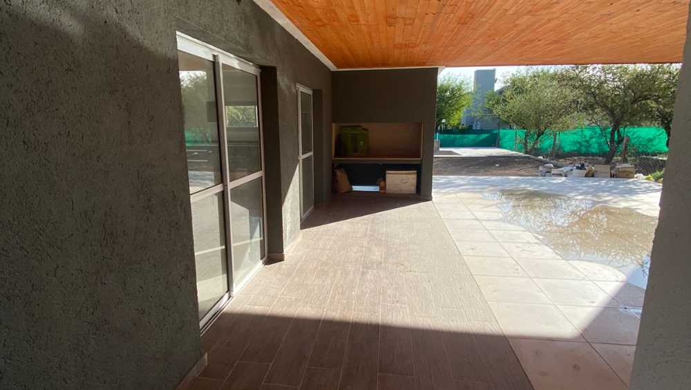 Casa A Extrenar Country San Alfonso Del Talar - Casa en Venta en Mendiolaza con 3 dorm., 6 amb., 220 m2 cubiertos y 500 m2 totales - imagen 3