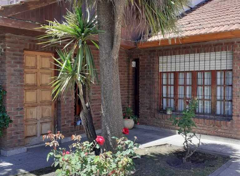 Oportunidad: Casa en Temporario en Mar del Plata · dueño directo · 3 dorm · 5 ambientes · cochera - Imagen 1