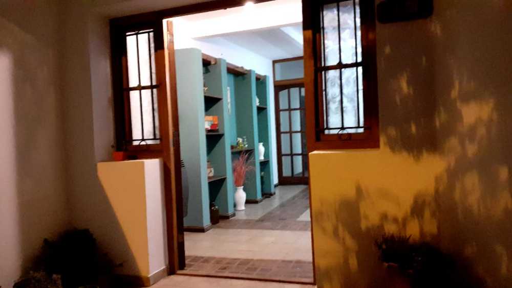 Vendo Casa - Casa en Venta en Córdoba con 3 dorm., 6 amb., 140 m2 cubiertos y 275 m2 totales - imagen 2