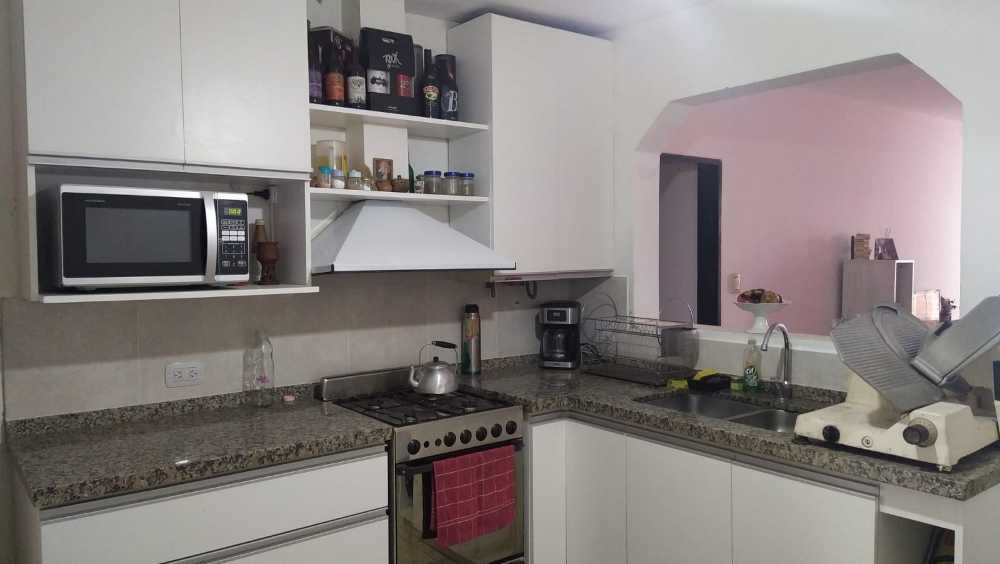 Vendo Casa - Casa en Venta en Córdoba con 3 dorm., 6 amb., 140 m2 cubiertos y 275 m2 totales - imagen 5