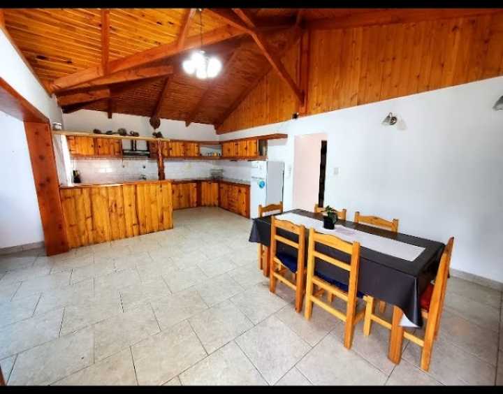 Casa En Epuyen Con Cabaas - Casa en Venta en Lago Puelo con 3 dorm., 6 amb., 280 m2 cubiertos y 5.000 m2 totales - imagen 9