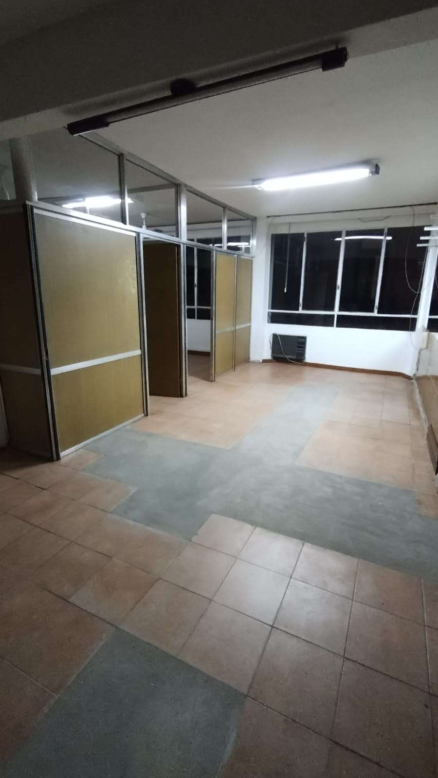 Oficina en alquiler en Barrio Monserrat con 4 ambientes - Imagen 3
