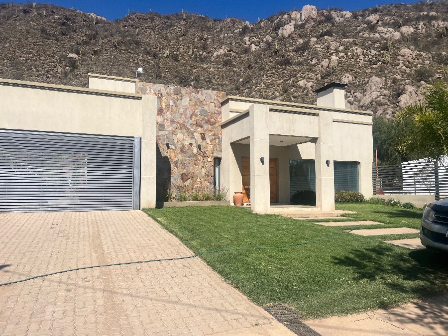 Casa En Venta - Casa en Venta en La Rioja con 3 dorm., 250 m2 cubiertos y 1.200 m2 totales - imagen 3