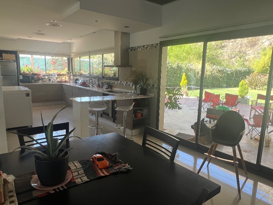 Casa En Venta - Casa en Venta en La Rioja con 3 dorm., 250 m2 cubiertos y 1.200 m2 totales - imagen 4