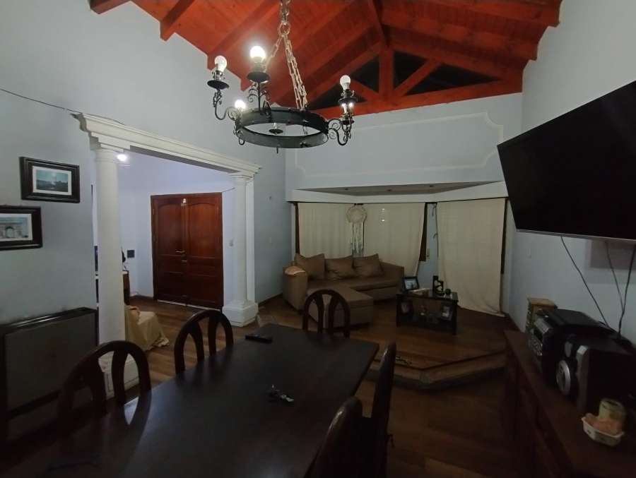 Oportunidad: Casa en Venta en Río Cuarto · dueño directo · 3 dorm · 2 cocheras · 300 m² de lote - Imagen 3