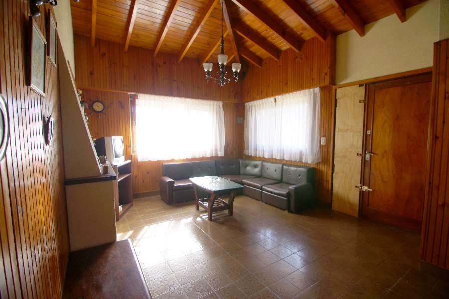 Excelente Chalet En Venta A 4 Cuadras De La Playa - Casa en Venta en Villa Gesell con 2 dorm., 3 amb., 125 m2 cubiertos y 684 m2 totales - imagen 6