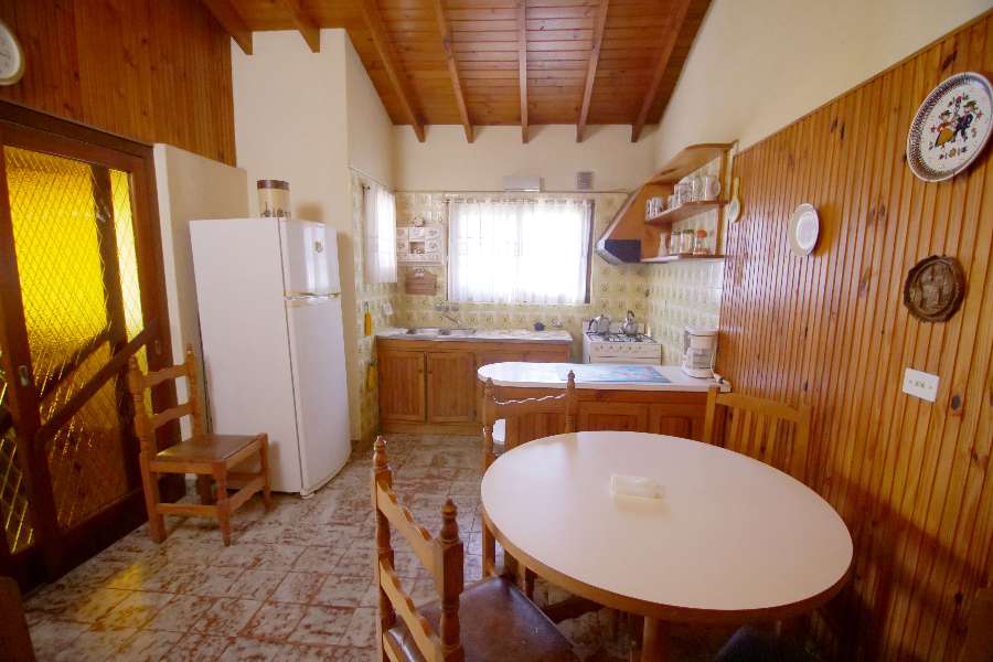 Excelente Chalet En Venta A 4 Cuadras De La Playa - Casa en Venta en Villa Gesell con 2 dorm., 3 amb., 125 m2 cubiertos y 684 m2 totales - imagen 7