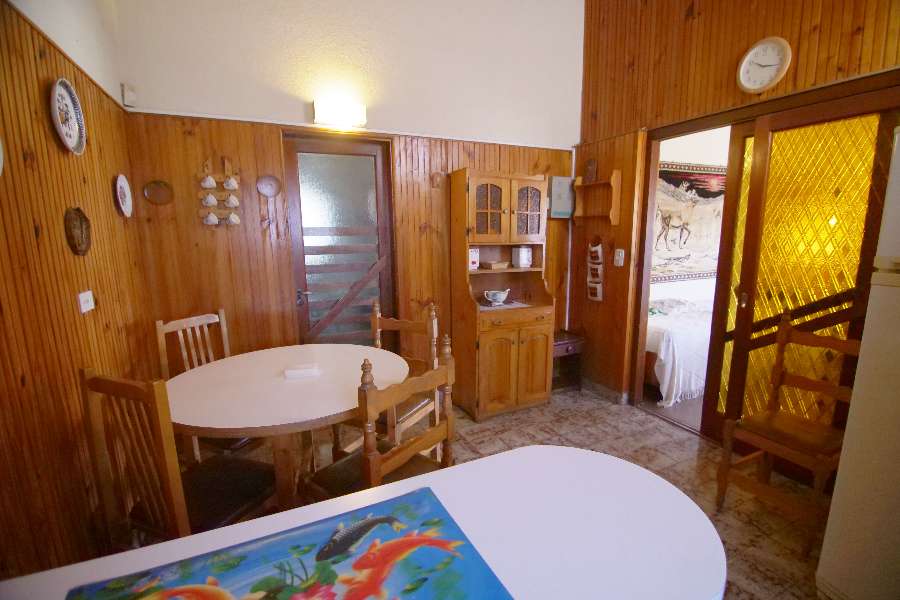 Excelente Chalet En Venta A 4 Cuadras De La Playa - Casa en Venta en Villa Gesell con 2 dorm., 3 amb., 125 m2 cubiertos y 684 m2 totales - imagen 8