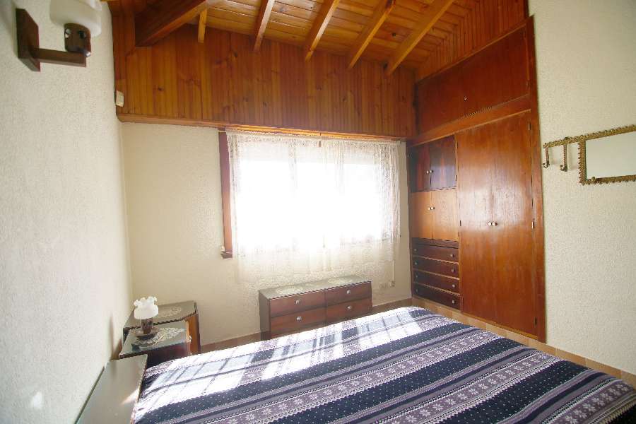 Excelente Chalet En Venta A 4 Cuadras De La Playa - Casa en Venta en Villa Gesell con 2 dorm., 3 amb., 125 m2 cubiertos y 684 m2 totales - imagen 10