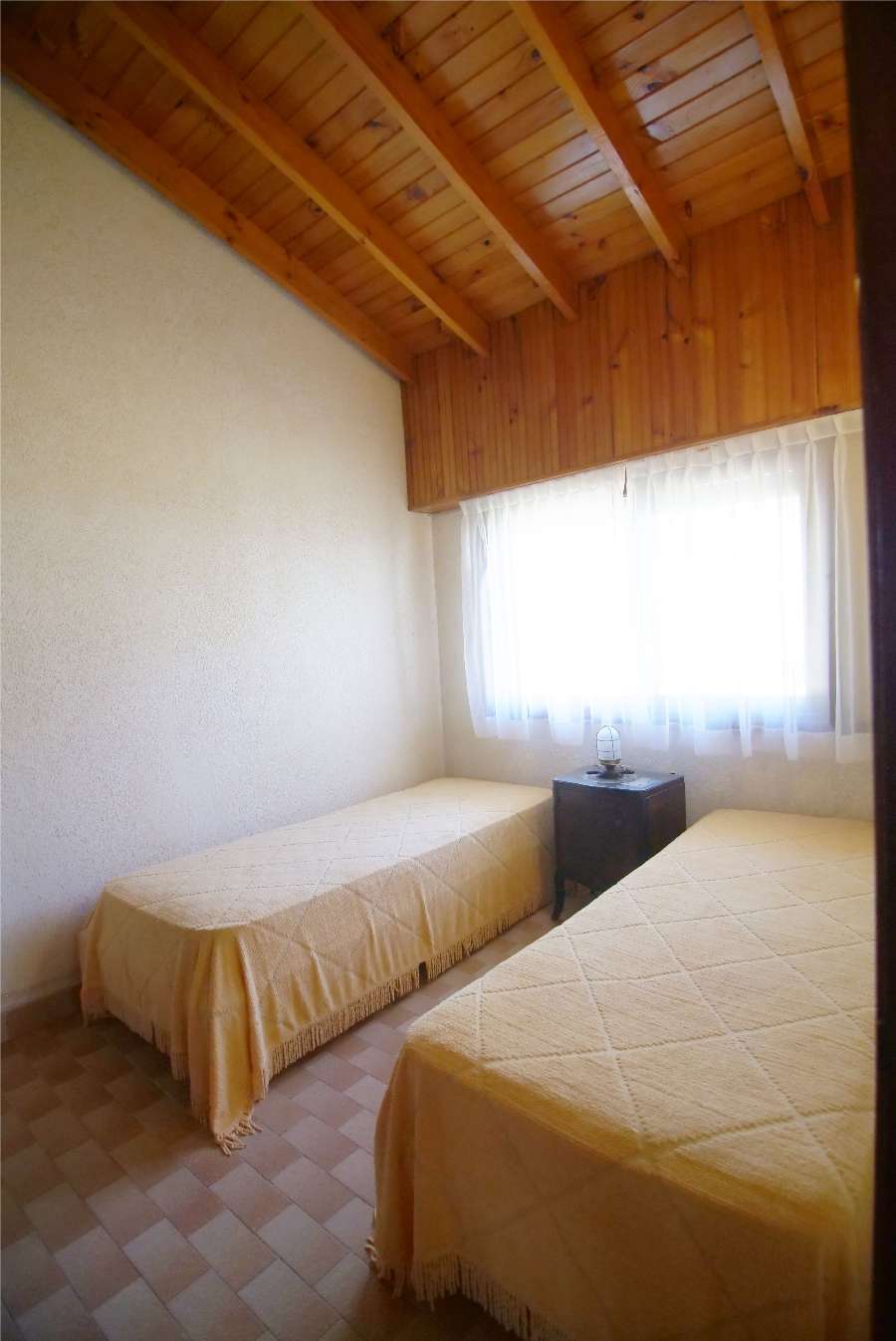 Excelente Chalet En Venta A 4 Cuadras De La Playa - Casa en Venta en Villa Gesell con 2 dorm., 3 amb., 125 m2 cubiertos y 684 m2 totales - imagen 11