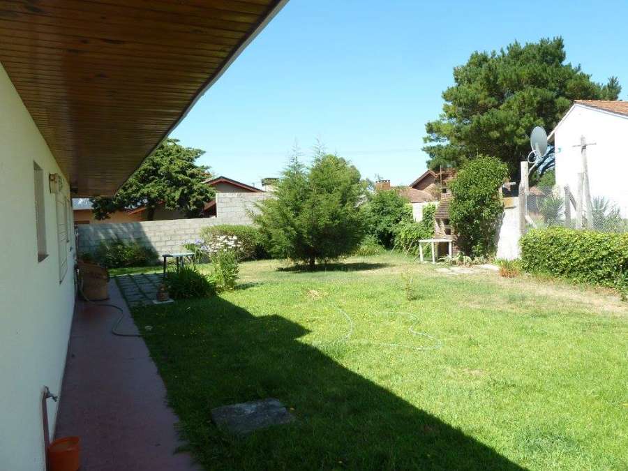 Excelente Chalet En Venta A 4 Cuadras De La Playa - Casa en Venta en Villa Gesell con 2 dorm., 3 amb., 125 m2 cubiertos y 684 m2 totales - imagen 15