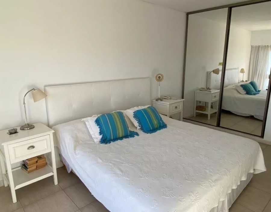 Oportunidad: Casa en Temporario en Pinamar · barrio con seguridad · dueño directo · 4 o más dorm · cochera - Imagen 3