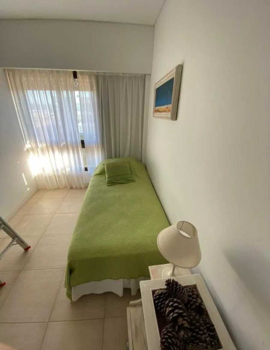 Oportunidad: Casa en Temporario en Pinamar · barrio con seguridad · dueño directo · 4 o más dorm · cochera - Imagen 4