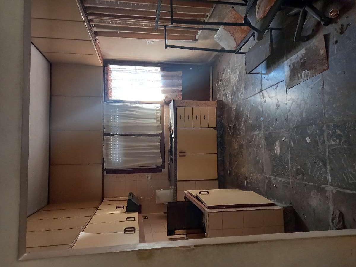 En Olivos, Galpón en Venta · dueño directo · 3 cocheras · 500 m² de lote - Imagen 2