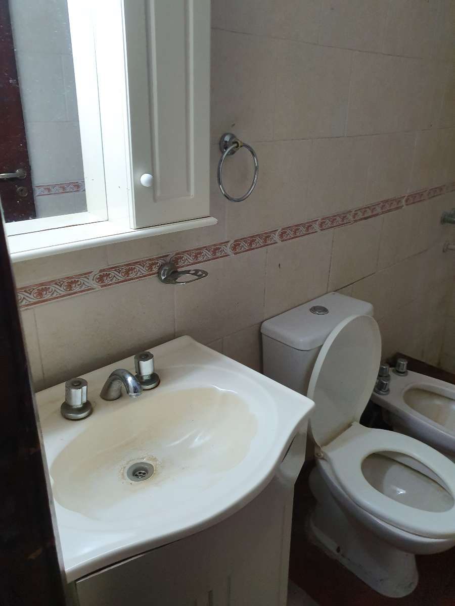 DUEÑO ALQUILA DUPLEX 3 AMBIENTES - CASTELAR - Imagen 4