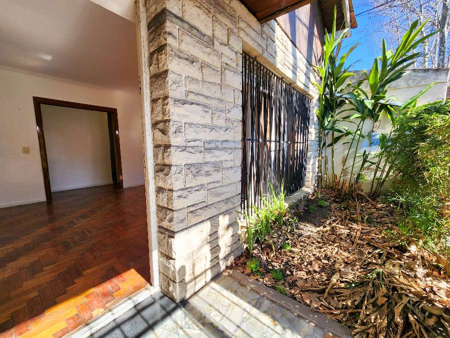 CASA 3 AMBIENTES CON COCHERA EN MARTÍNEZ - Imagen 2