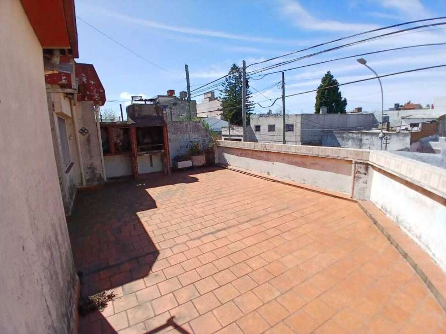 Venta De Ph-tipo Casa 5 Ambientes A Reciclar En Lans Oeste - Casa en Venta en Lanus con 4 dorm., 5 amb., 130 m2 cubiertos y 155 m2 totales - imagen 5