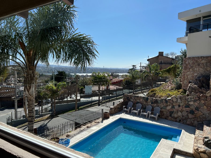 Terreno en Venta en Villa Carlos Paz · 450 m² de lote · dueño directo · 4 o más dorm · 2 cocheras - Imagen 1