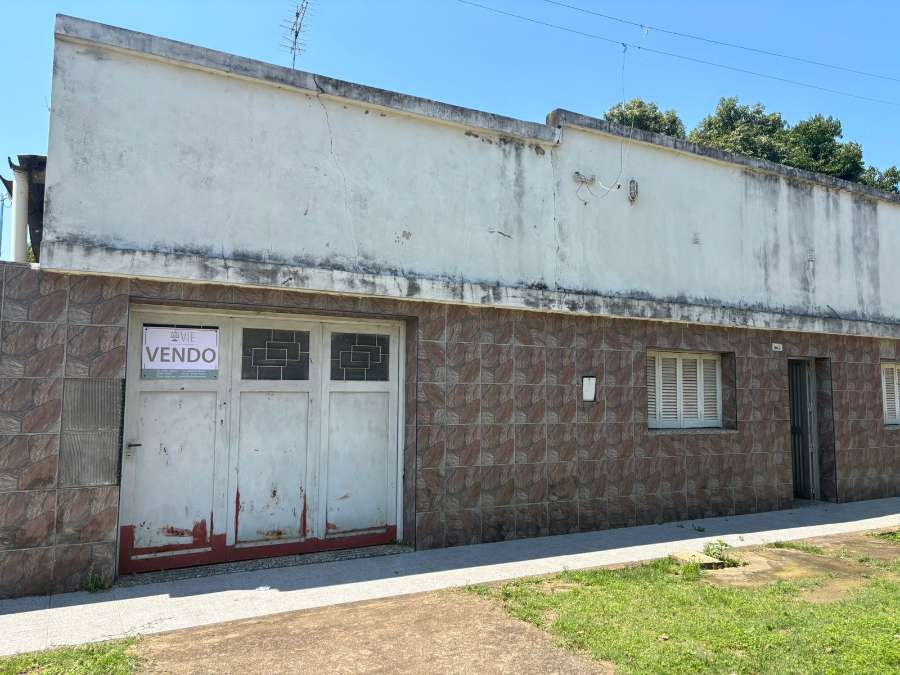 Casa en venta en Itatí, Corrientes, con 2 dormitorios y garaje cerrado - Imagen 1