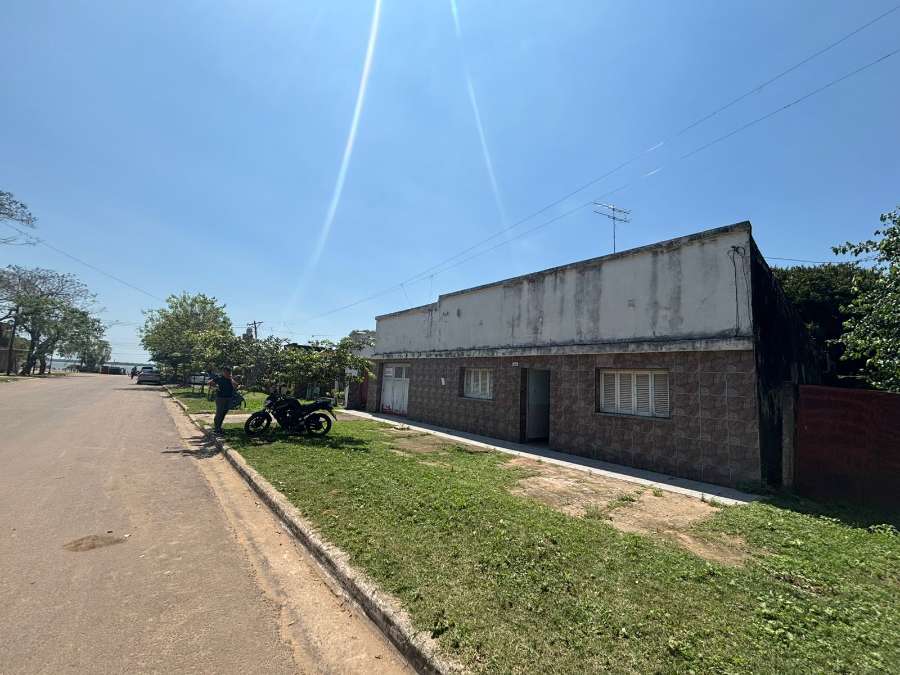 Casa en venta en Itatí, Corrientes, con 2 dormitorios y garaje cerrado - Imagen 2
