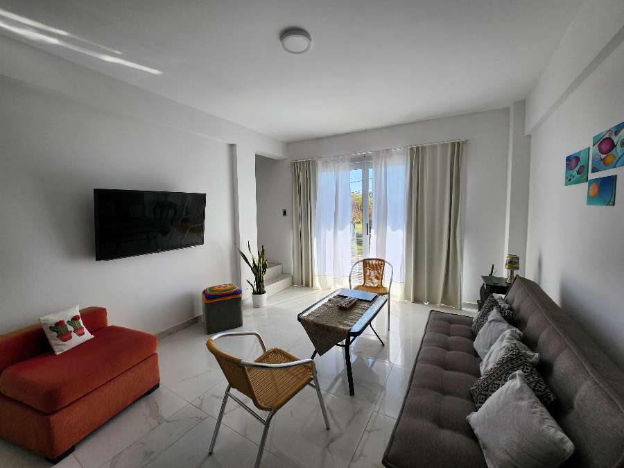 Casa En Venta En Barrio Thompson, Paran, Con Piscina Y Cochera Doble - Casa en Venta en Paraná con 2 dorm., 5 amb., 144 m2 cubiertos y 97 m2 totales - imagen 5