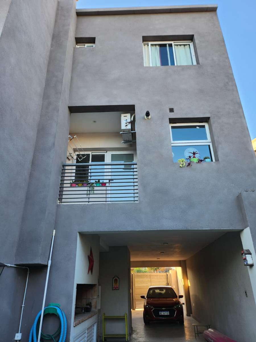 Casa En Venta En Barrio Thompson, Paran, Con Piscina Y Cochera Doble - Casa en Venta en Paraná con 2 dorm., 5 amb., 144 m2 cubiertos y 97 m2 totales - imagen 7
