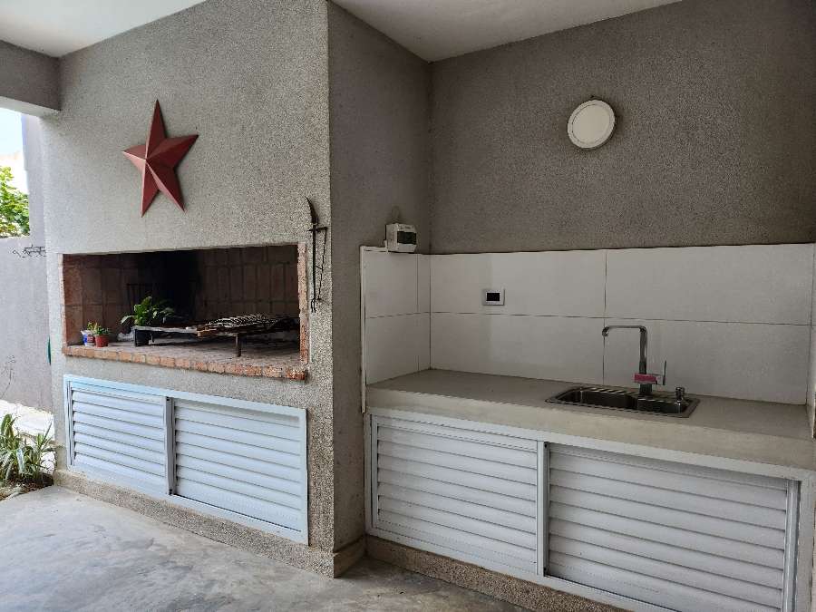 Casa En Venta En Barrio Thompson, Paran, Con Piscina Y Cochera Doble - Casa en Venta en Paraná con 2 dorm., 5 amb., 144 m2 cubiertos y 97 m2 totales - imagen 21
