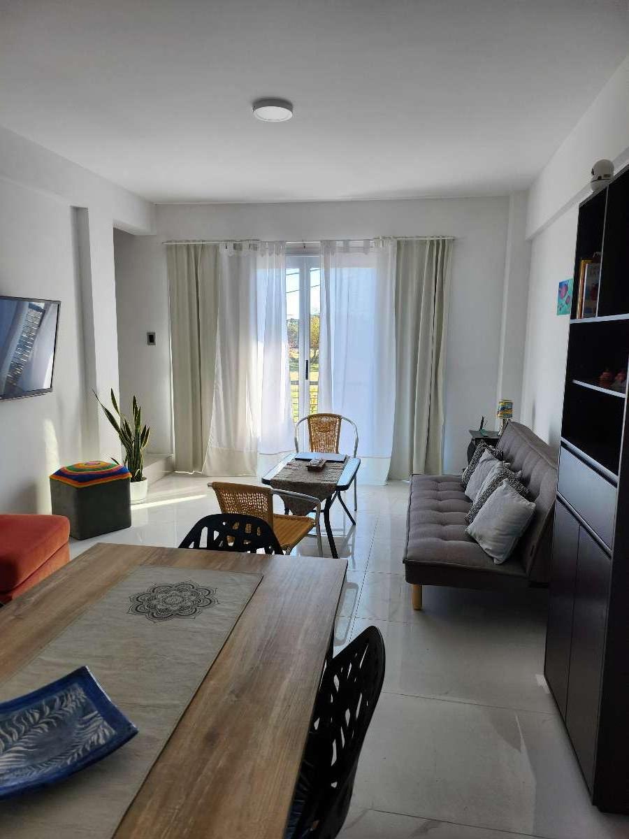 Comprar Casa en Paraná · dueño directo · 2 dorm · 2 cocheras · 97 m² de lote - Imagen 2
