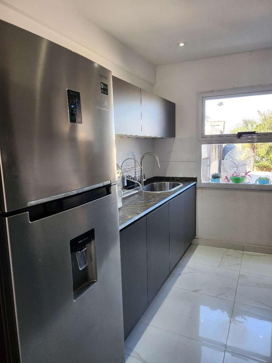 Casa En Venta En Barrio Thompson, Paran, Con Piscina Y Cochera Doble - Casa en Venta en Paraná con 2 dorm., 5 amb., 144 m2 cubiertos y 97 m2 totales - imagen 12
