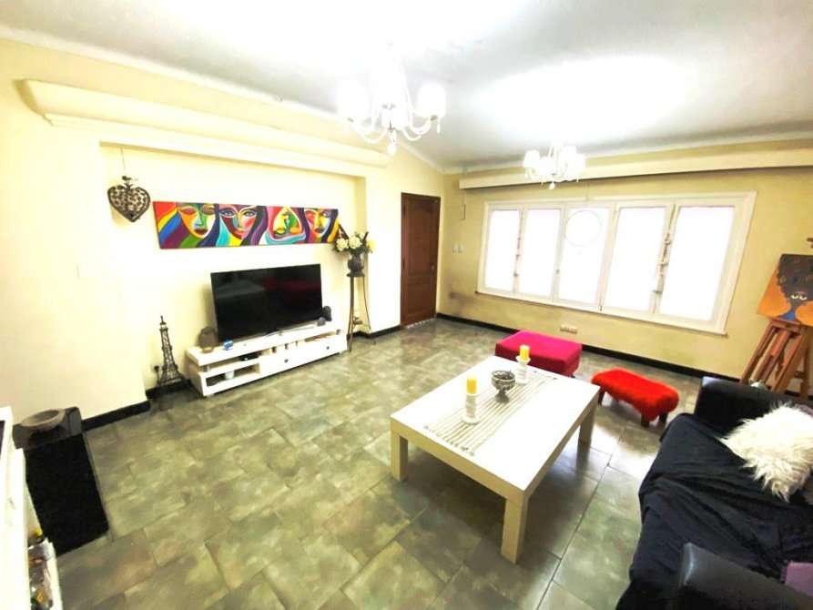 Casa En Venta En Temperley, Buenos Aires, 6 Ambientes Y 3 Baos - Casa en Venta en Temperley con 4 dorm., 6 amb., 200 m2 cubiertos y 390 m2 totales - imagen 9