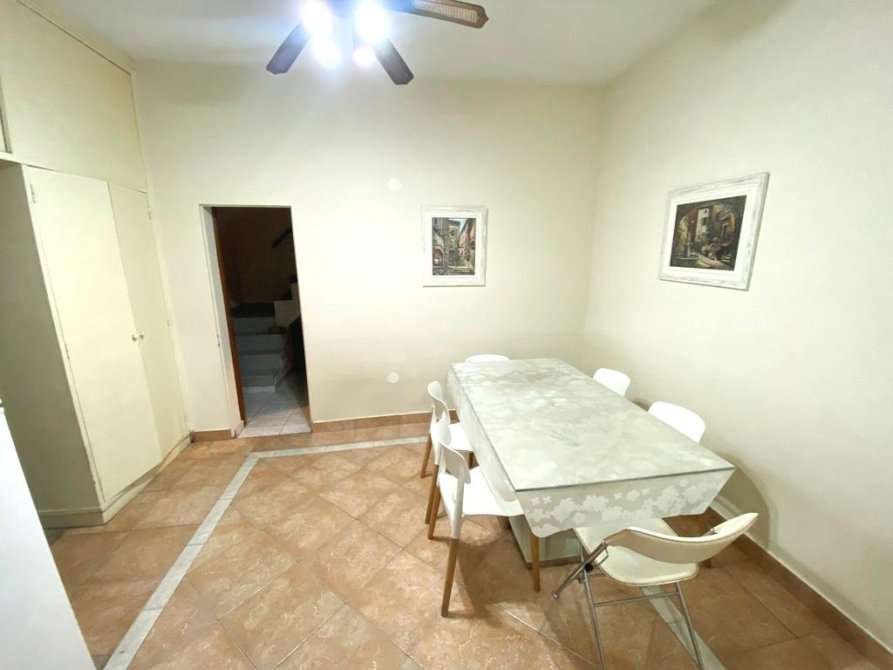 Casa en Venta en Temperley con · dueño directo · 4 o más dorm · cochera · 390 m² de lote - Imagen 4